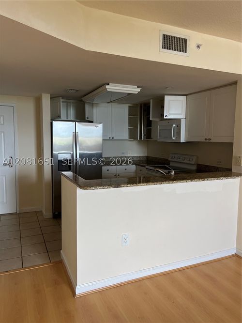 611-19501 W Country Club Dr, Aventura, FL, 33180-2473 | Card Image