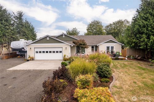 126 Greenwood Rd, Cathlamet, WA, 98612-9568 | Card Image