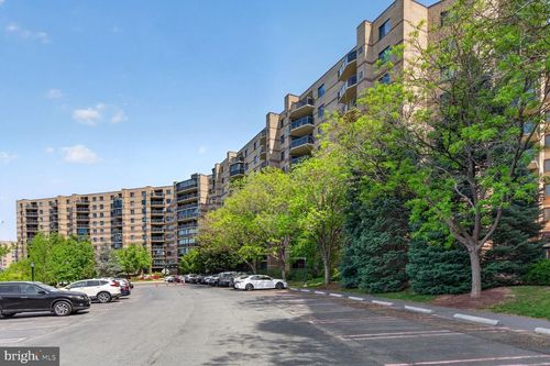 425-8340 Greensboro Dr, MCLEAN, VA, 22102-3544 | Card Image