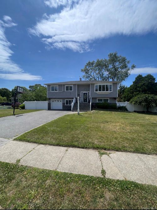 309 Sunrise Dr, Sayville, NY, 11782-2042 | Card Image