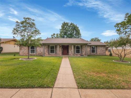 13110 Pennystone Dr, Farmers Branch, TX, 75244-5425 | Card Image
