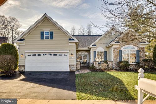 4 Ellington Dr, Columbus, NJ, 08022-2300 | Card Image