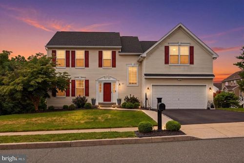 321 Summer Grove Ln, Pottstown, PA, 19464-1759 | Card Image