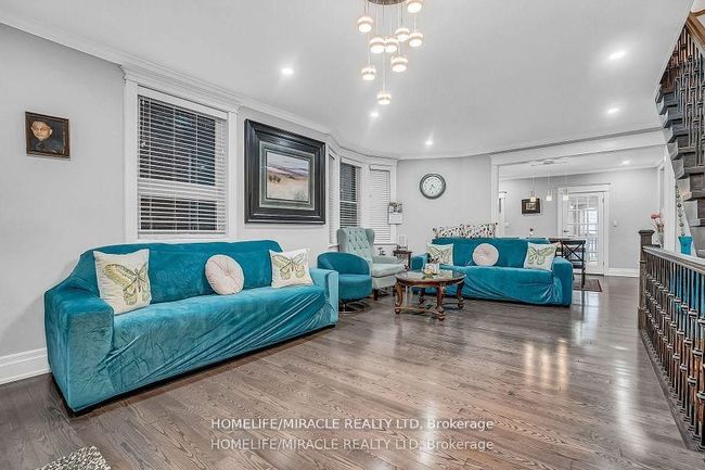 212 Symington Ave, House other with 5 bedrooms, 3 bathrooms and 1 parking in Toronto ON | Image 9