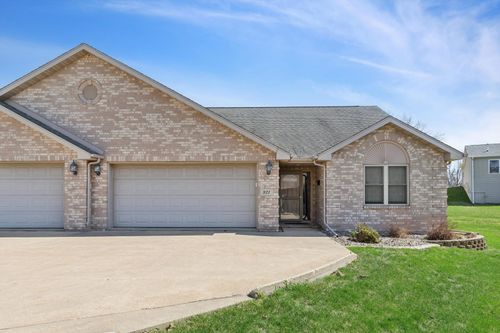 921 10th St, De Witt, IA, 52742-1252 | Card Image