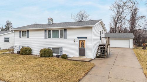 827 Heritage Trail, OSHKOSH, WI, 54904 | Card Image