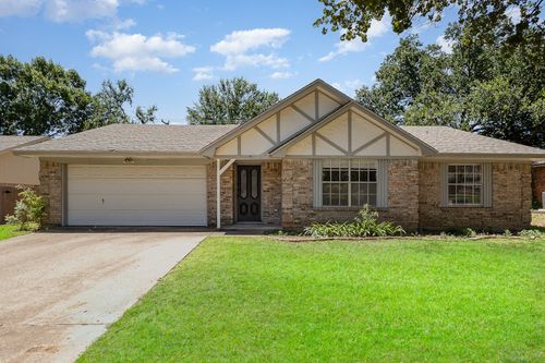 5722 Sagebrush Trl, Arlington, TX, 76017-1117 | Card Image