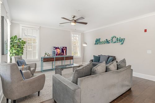 apt-101-3100 Belwood St, Nashville, TN, 37203-2683 | Card Image