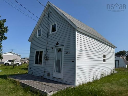 358 Douglas Ave, House with 3 bedrooms, 1 bathrooms and null parking in Glace Bay NS | Card Image