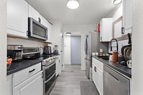 301-5253 N Lovers Lane Road N, Milwaukee, WI, 53225 | Card Image