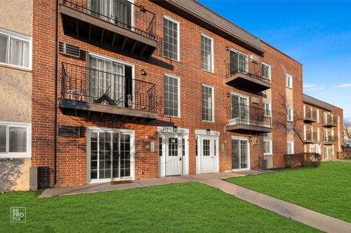 apt-106-107 W Elk Trl, Carol Stream, IL, 60188-9338 | Card Image
