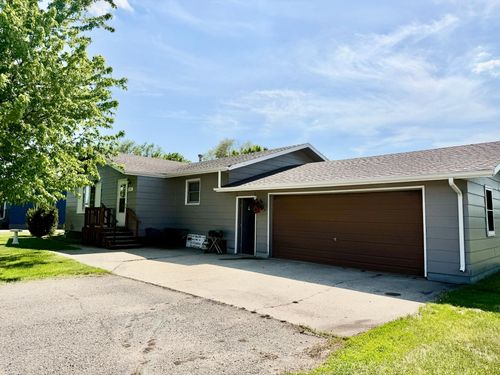 405 S 3rd St, Oakes, ND, 58474-1123 | Card Image