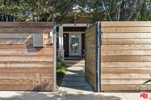 1613 Cabrillo Ave, Venice, CA, 90291-3704 | Card Image