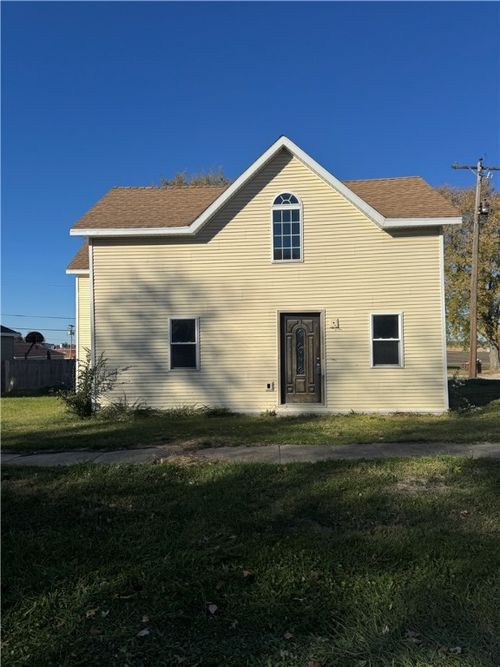 109 W State St, Fairmount, IL, 61841-6421 | Card Image