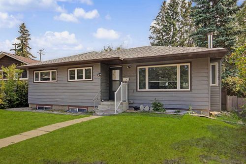 18 Collingwood Pl Nw, Calgary, AB, T2L0P9 | Card Image