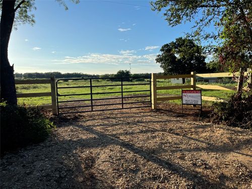 1018 Red Town Rd, Elgin, TX, 78621-1235 | Card Image