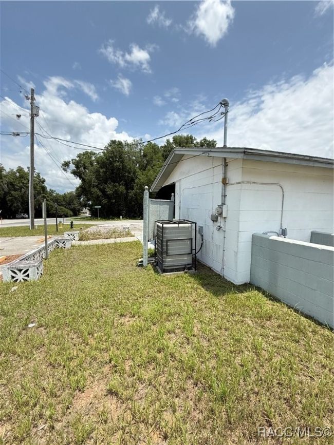 Side view of building | Image 18