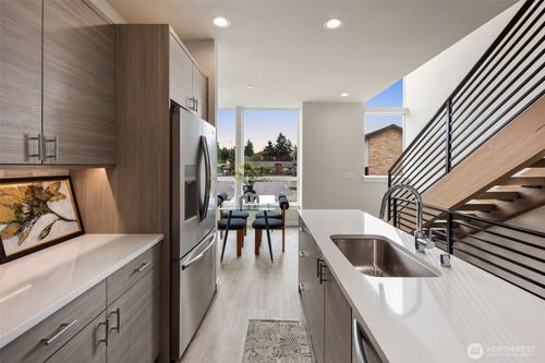 9229 16th Ave Sw, Seattle, WA, 98106 | Card Image