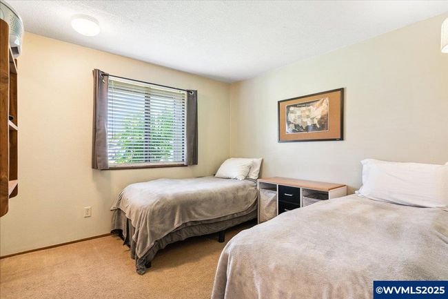 210 Silver Loop, House other with 3 bedrooms, 2 bathrooms and 2 parking in Silverton OR | Image 12