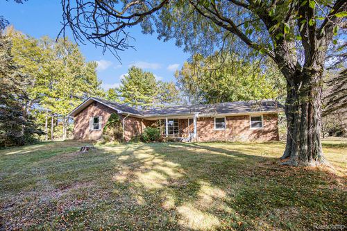 2805 Oakview Dr, Dryden, MI, 48428-9740 | Card Image