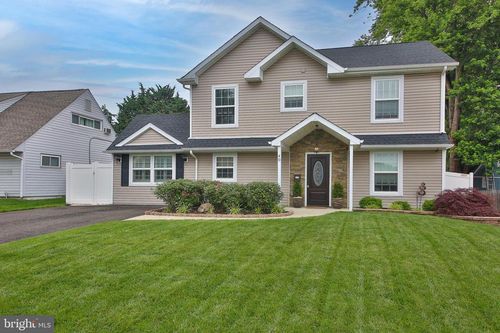 40 Greenbrier Rd, LEVITTOWN, PA, 19057-3306 | Card Image