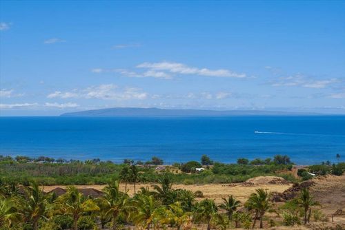 12a-295 Luawai St, Lahaina, HI, 96761-5794 | Card Image