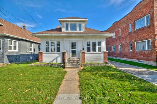 4592 6th Ave, Niagara Falls, ON, L2E4T3 | Card Image