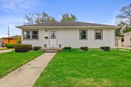 2921 Winthrop Ave, RACINE, WI, 53403-3429 | Card Image