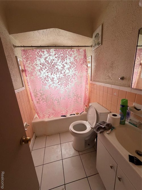 15732 Manor St, Detroit, MI, 48238-1673 | Card Image