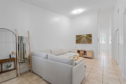 unit-211-2731 Se 17th Ave, Homestead, FL, 33035-2486 | Card Image