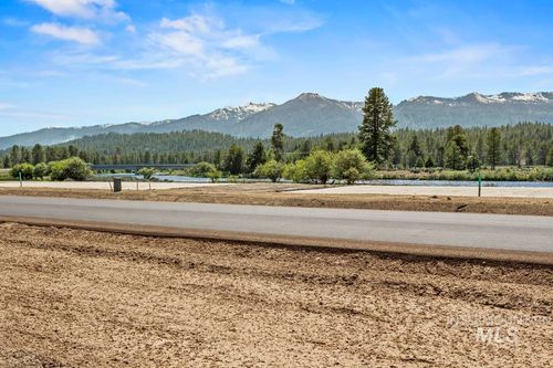 7 River St, Cascade, ID, 83611 | Card Image