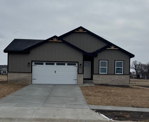 6121 Thor Ave, Davenport, IA, 52807-2155 | Card Image