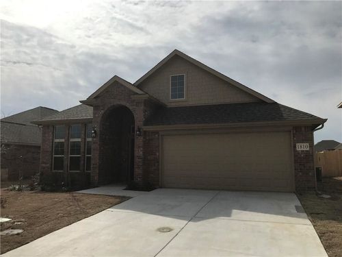 1810 Silver Oak Dr, Gainesville, TX, 76240-5951 | Card Image