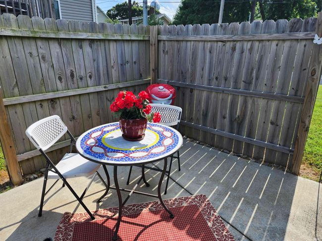 Cute patio area! | Image 25