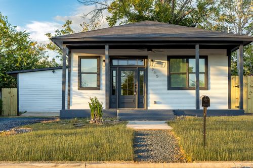 535 Austin St, Pleasanton, TX, 78064-2237 | Card Image