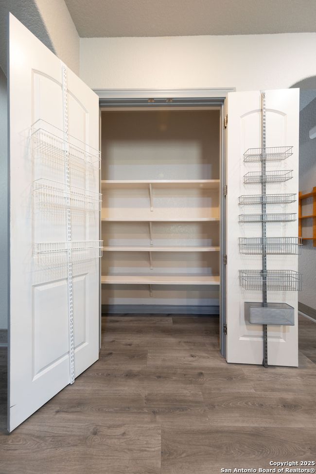 Large Pantry | Image 11