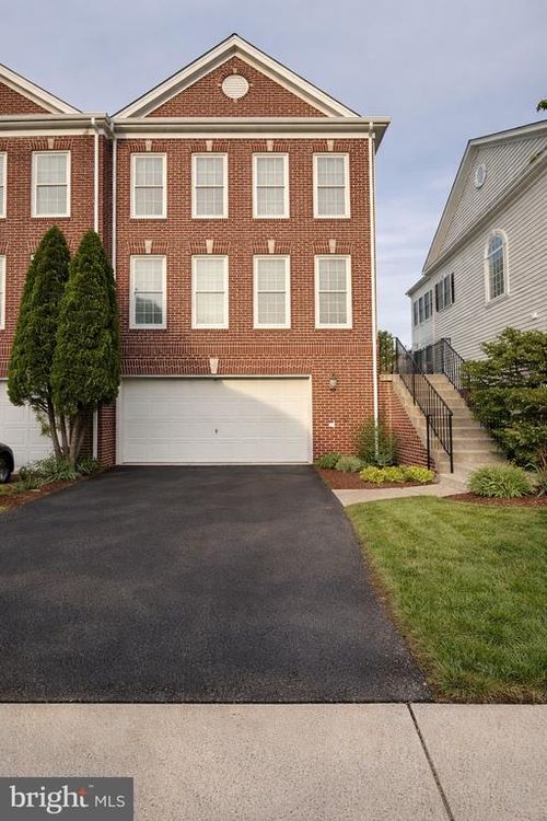 42716 Rolling Rock Sq, CHANTILLY, VA, 20152-3952 | Card Image