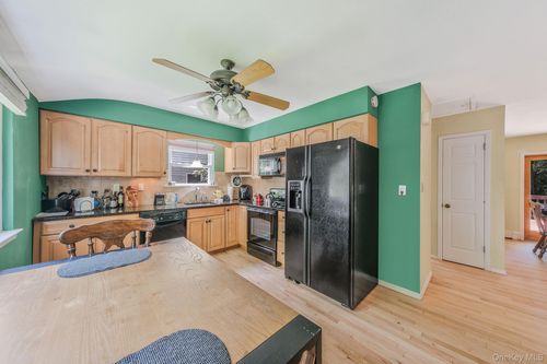 21 Thorney Ave, Huntington Station, NY, 11746-3759 | Card Image