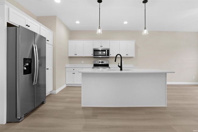 SUITE-1 - 1627 Theo Drive, Condo with 3 bedrooms, 2 bathrooms and null parking in Evansville IN | Image 8