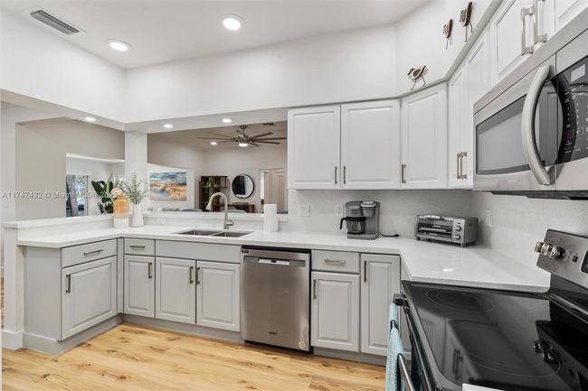 2513 Se 12 Th St, House other with 3 bedrooms, 3 bathrooms and null parking in Pompano Beach FL | Image 15