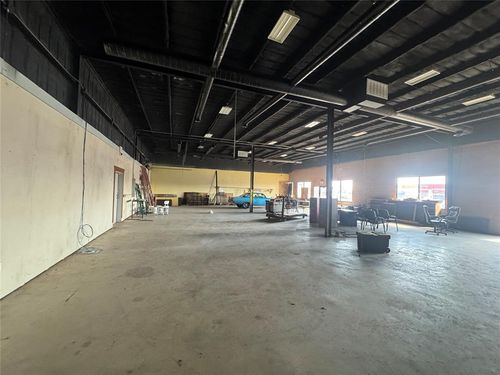 e1-301 E Cherokee St, Lindsay, OK, 73052-4414 | Card Image