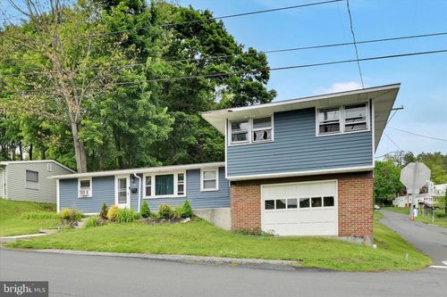 636 Snyder St, Pottsville, PA, 17901-3716 | Card Image