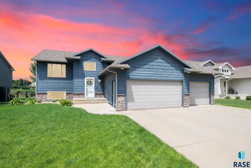 5304 E Huber St, Sioux Falls, SD, 57110-4445 | Card Image