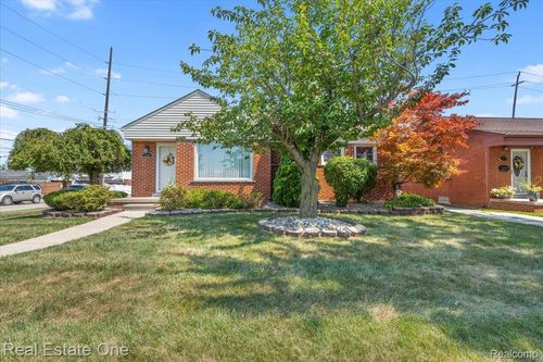 1205 13th St, Wyandotte, MI, 48192-3110 | Card Image