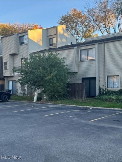 J109 - 38330 North Lane, Condo with 3 bedrooms, 2 bathrooms and null parking in Willoughby OH | Image 1