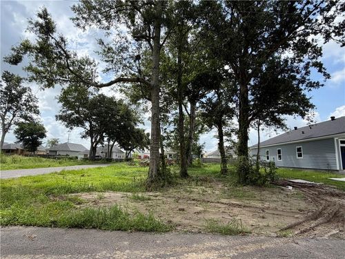411 E 1st St, Belle Chasse, LA, 70037-2764 | Card Image