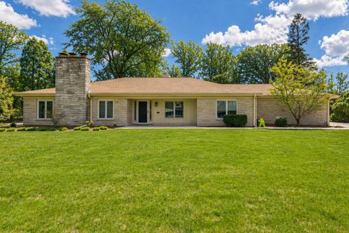 221 E Clovernook Ln, Fox Point, WI, 53217-4217 | Card Image