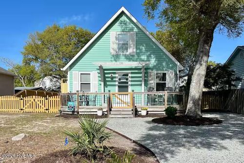 135 Ne 34th St, Oak Island, NC, 28465-5706 | Card Image