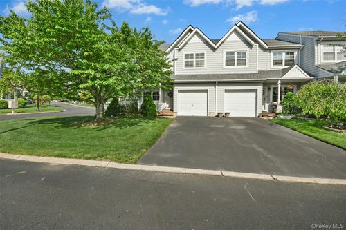 81 Sprucewood Blvd, Central Islip, NY, 11722-4678 | Card Image