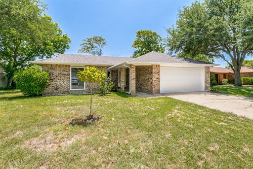 421 Goldfinch Dr, Fort Worth, TX, 76108-3819 | Card Image